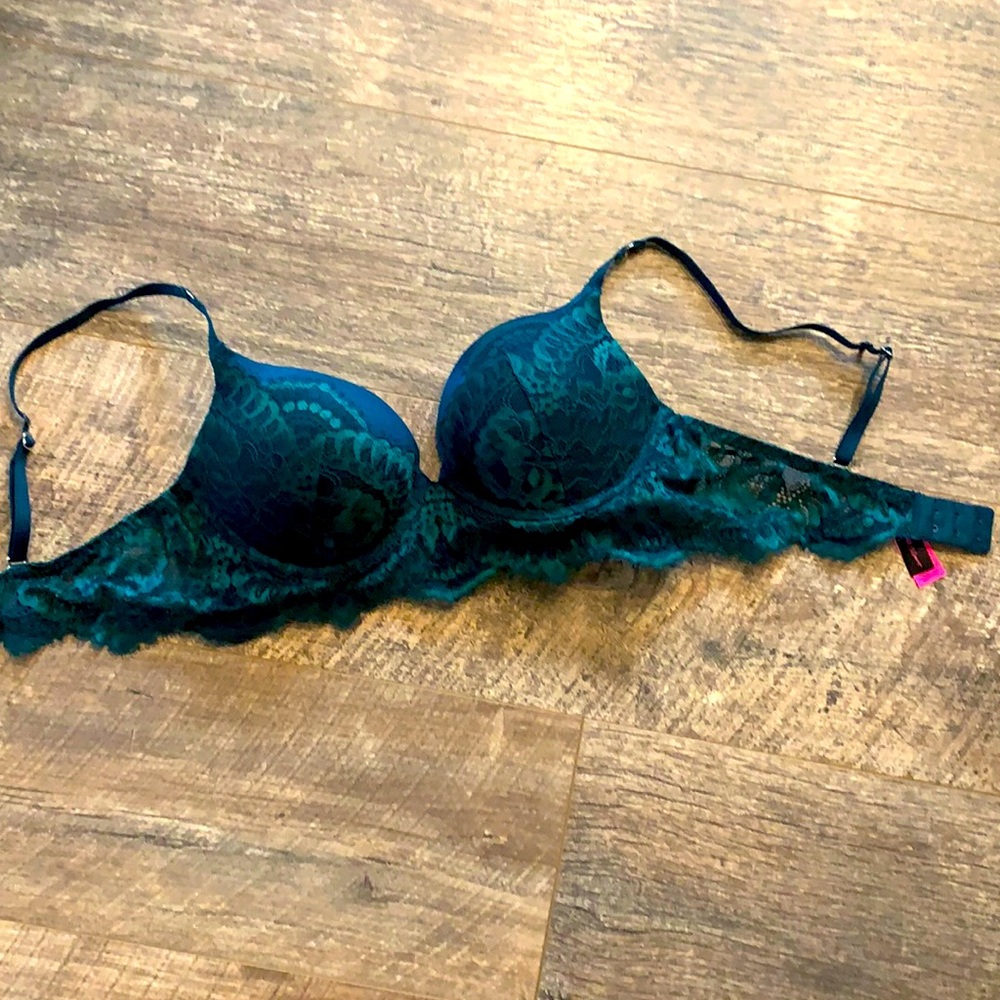 Beautiful La Senza lace push up bra.